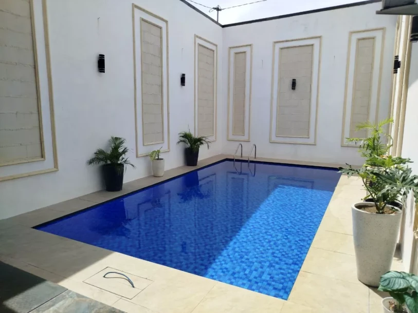 RUMAH MEWAH Plus Kolam Renang Full Furnish Sumber dekat Manahan Solo-3