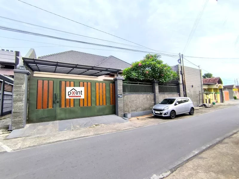 RUMAH MEWAH Plus Kolam Renang Full Furnish Sumber dekat Manahan Solo-1