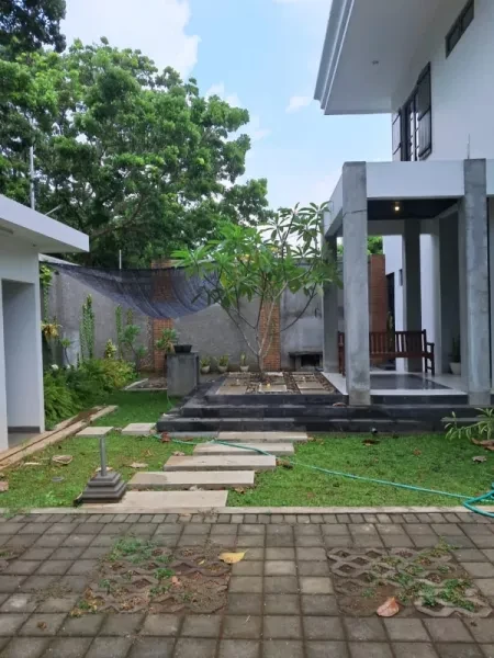 Rumah elit di jalan raya Telaga Bodas-3